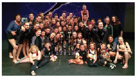 SupportingLamoreDancePerforming1
